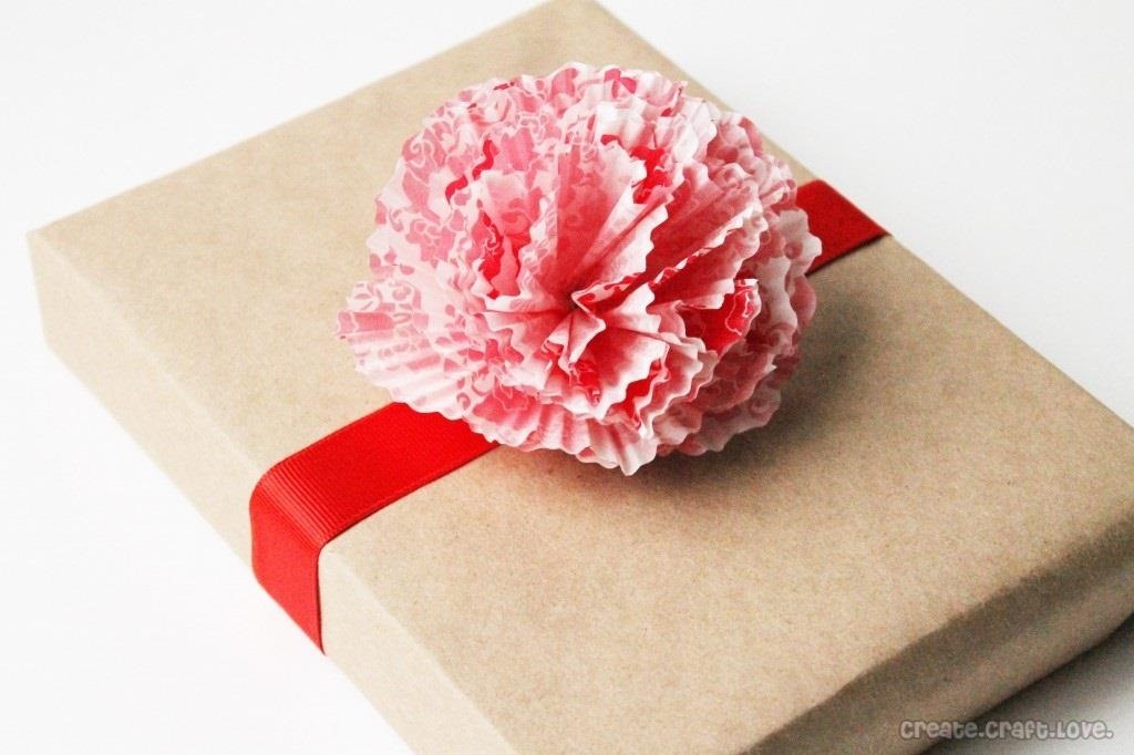 Make Christmas Presents Look Better with These Cheap & Easy Gift Wrap Hacks