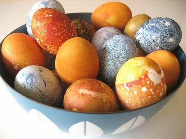 How to Make Gorgeous Patterned Easter Eggs Using Your Own Natural Homemade Dyes