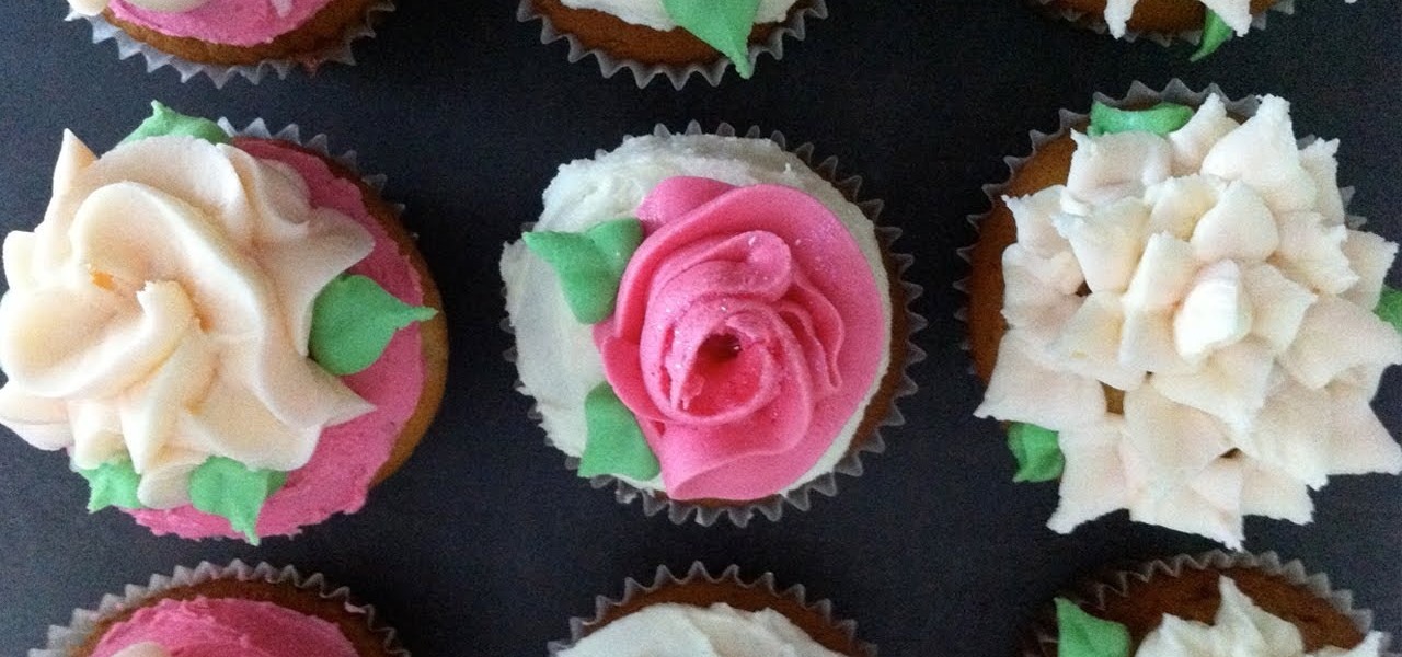 WOW! Use a Plastic Bag to Decorate Cupcakes with Buttercream Roses