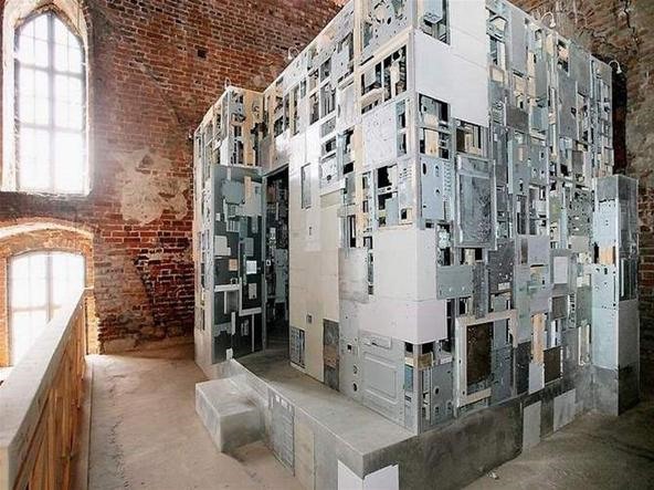 Polish Artist Recycles 300 Dead Computers into Giant Installation