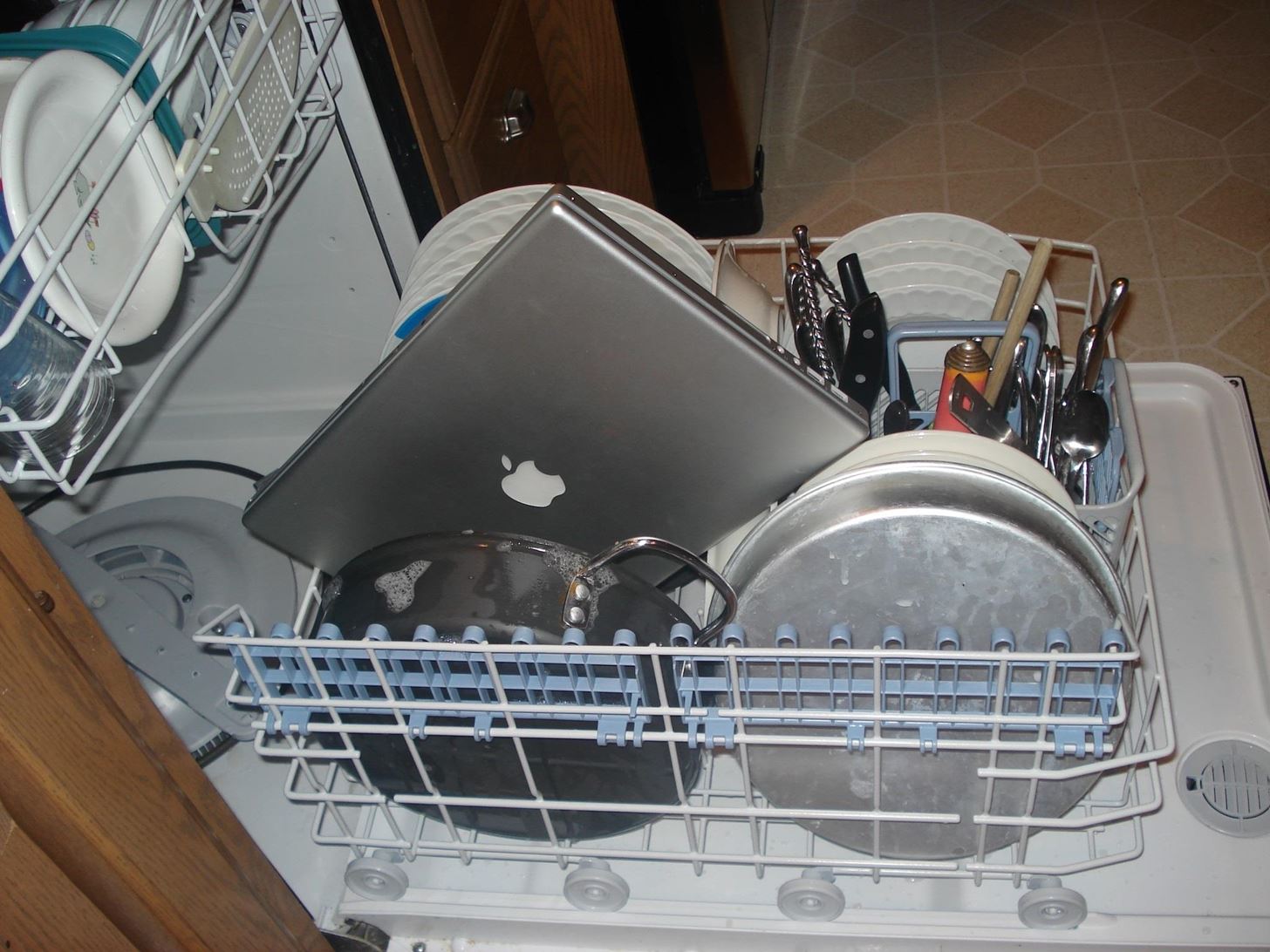 How to Get a Streak-Free Finish When Cleaning Glass Dishes, Windows, & Electronics Screens