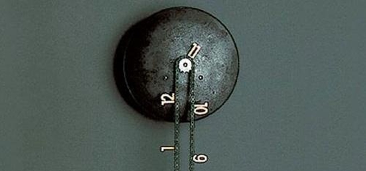Ingenious Chain Clock Sinks Its Teeth into Steampunk