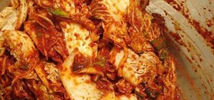 Make spicy kimchi with cabbage
