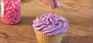 Do four different cupcaking icing techniques