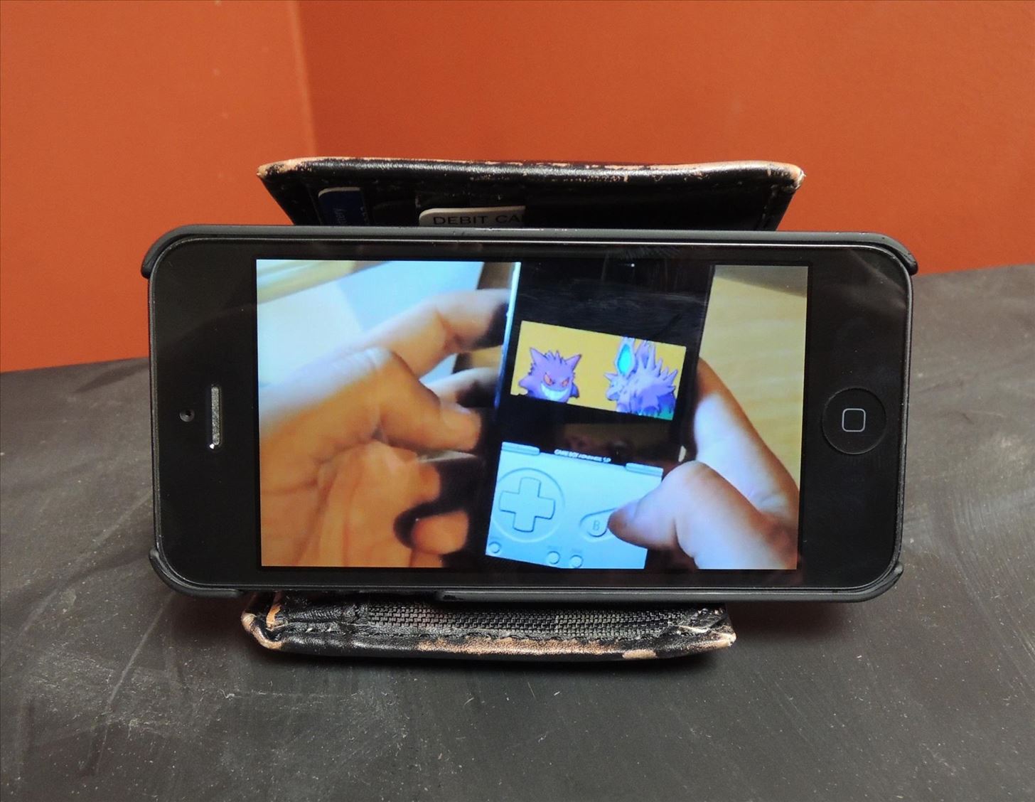 No Smartphone Stand? Just Use Your Wallet