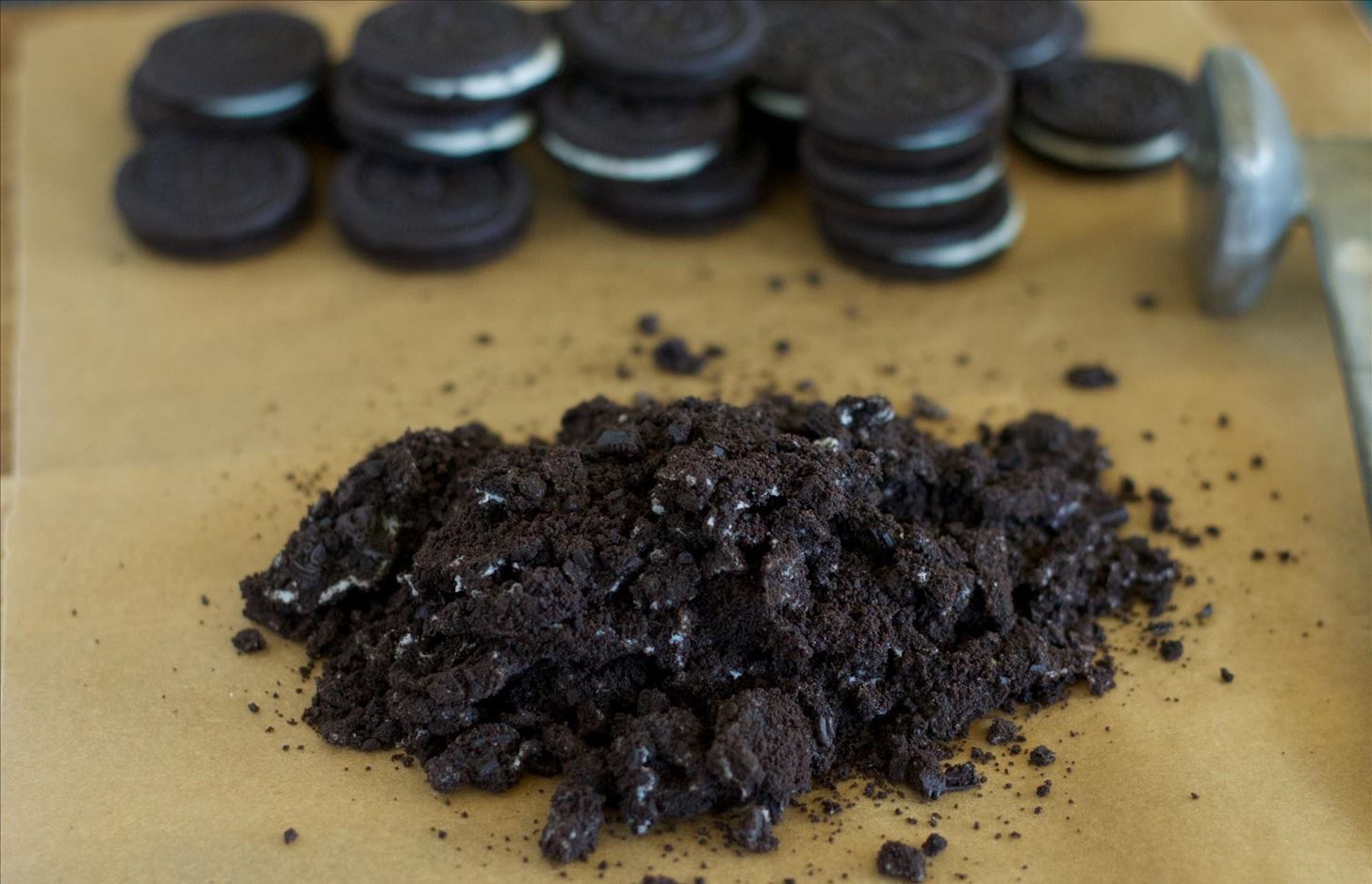 How to Make Hershey's Cookies 'n' Creme Bars