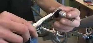Use a torque wrench for a bicycle