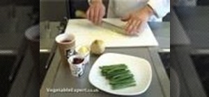 Prepare french beans with tomato and garlic sauce