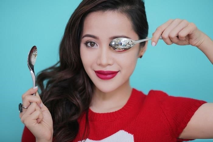 8 Reasons Why You Need a Spoon in Your Makeup Kit