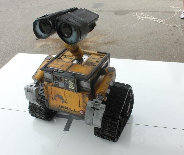 This Real-Life, Working WALL-E Robot Is Absolutely Perfect (And Built Entirely from Scratch)