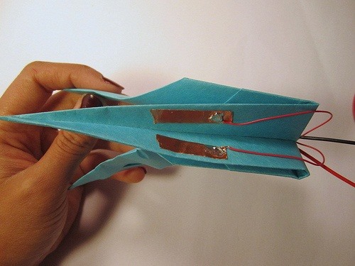 How to Make an Electronic Origami Crane That Flaps Its Own Wings