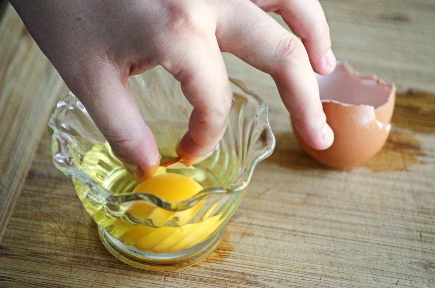 The Fastest Way to Get Pieces of Shell Out of Your Egg