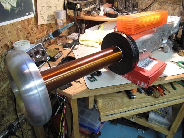 Portable DIY Tesla Coil Gun Shoots 20,000 Volts of Lightning!