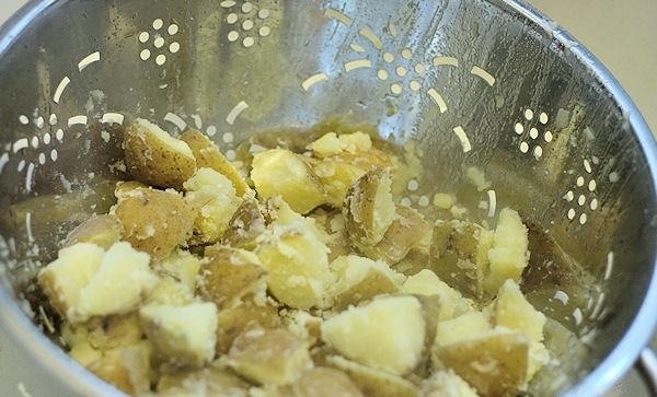How to Make Truly Crispy Roast Potatoes in the Oven