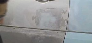 Apply glaze putty to a damaged car
