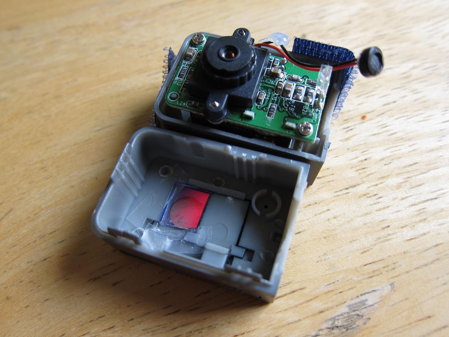Discover the Hidden Colors in Everyday Objects with This DIY Video Spectrometer