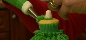 Make triple tier Christmas tree cupcakes