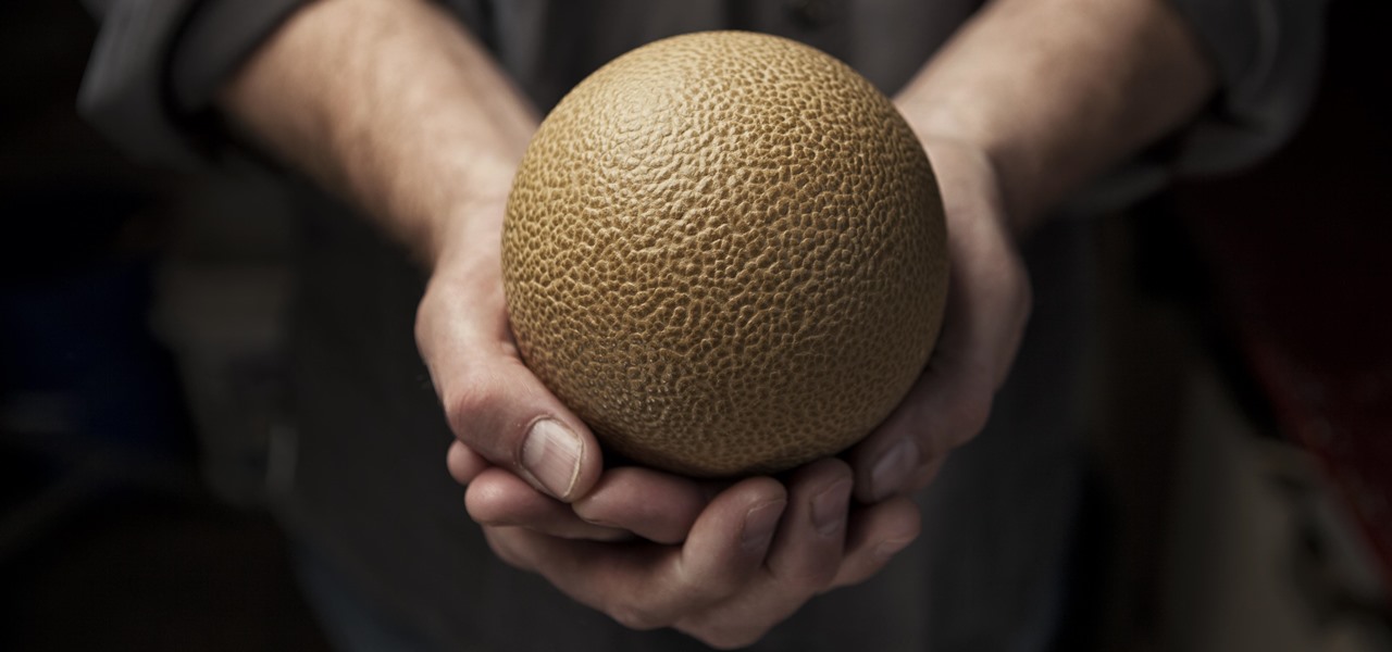 The Japanese Art Form That Turns Ordinary Dirt into Perfect Mud Spheres