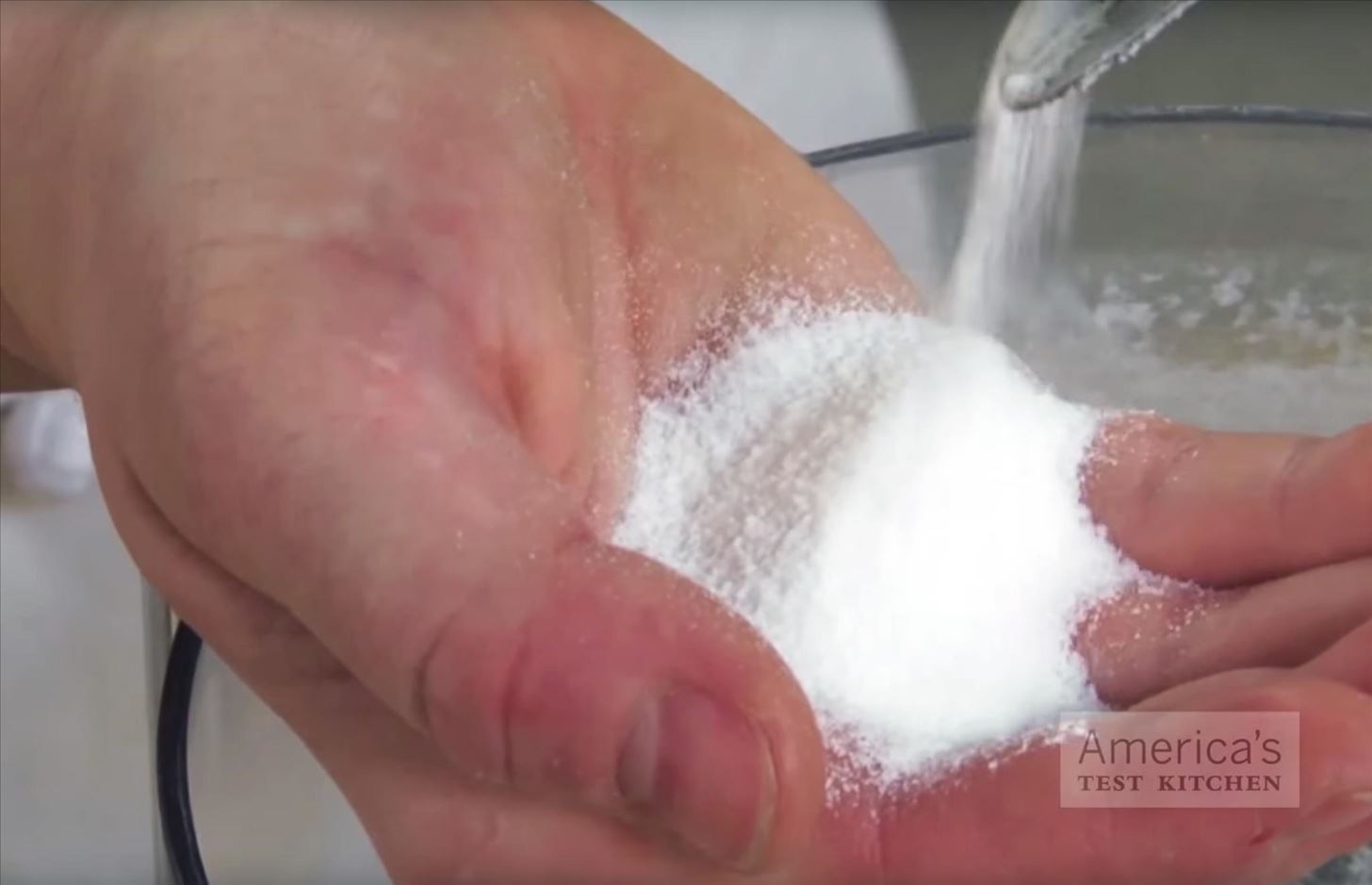 Why White Sugar Is the Only Type of Sugar You Need in Your Kitchen