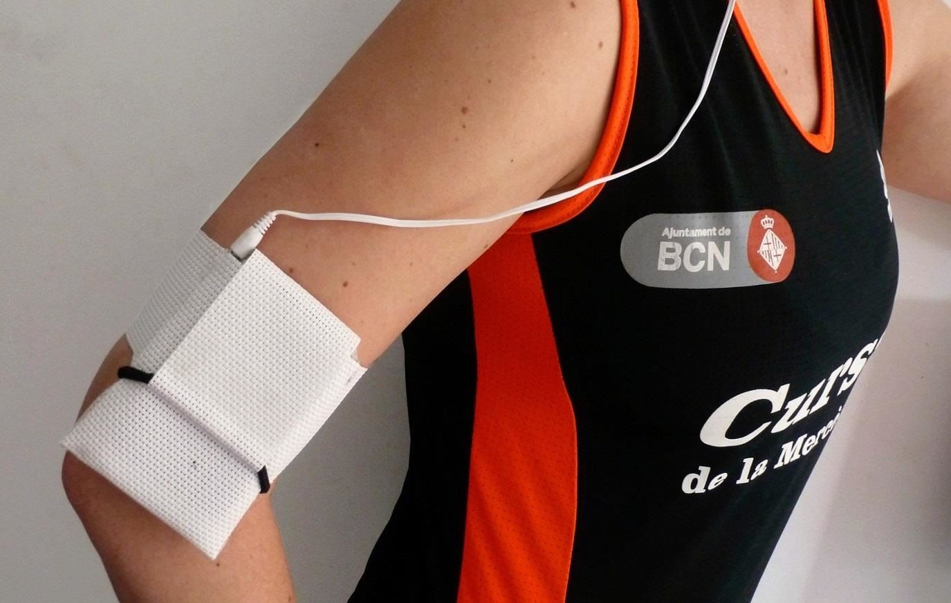 How to Make a Simple No-Sew Workout Armband for Your Phone or MP3 Player (No Sock Required)