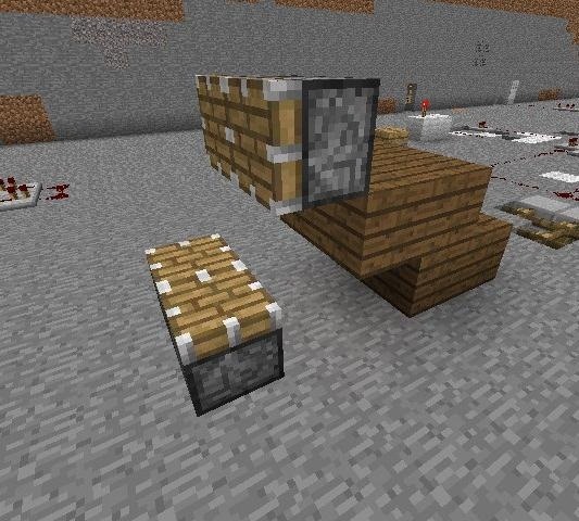 Why Walk When You've Got Pistons? How to Make a Minecraft Travelator