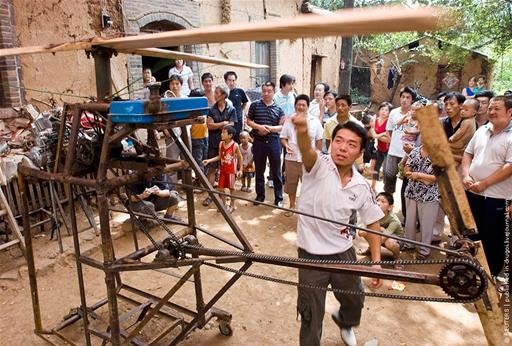 Chinese Farmer Builds Psycho-Copter From Scratch