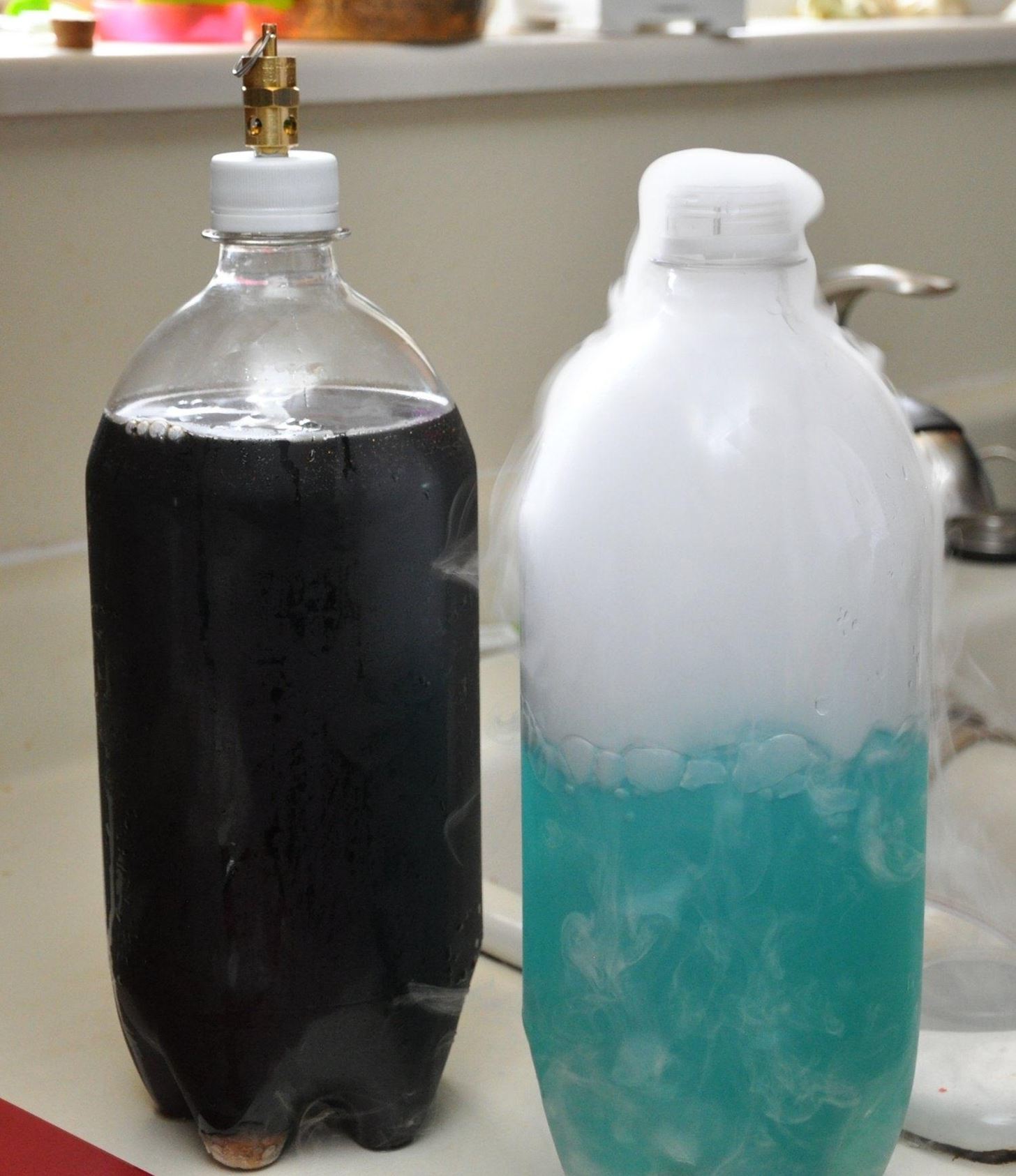 How to Make Super Fizzy Carbonated Beverages at Home with Dry Ice