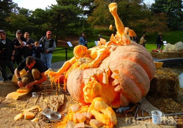 Zombies and Demons Carved Out of 1,818.5 lb Pumpkin
