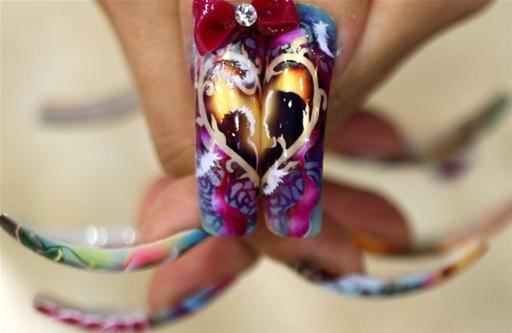 50K Fans Gather For Crowning of Nail Art Queen
