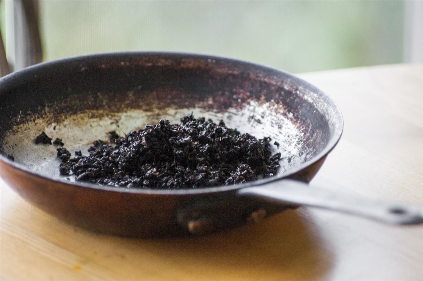 5 Reasons Why You Should Never Throw Out Used Coffee Grounds
