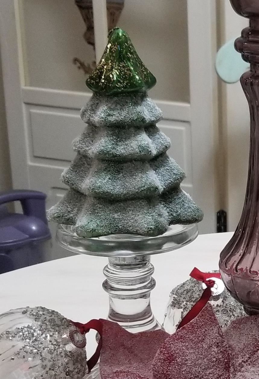 How to Spruce Up Your Christmas Decorations with Glitter