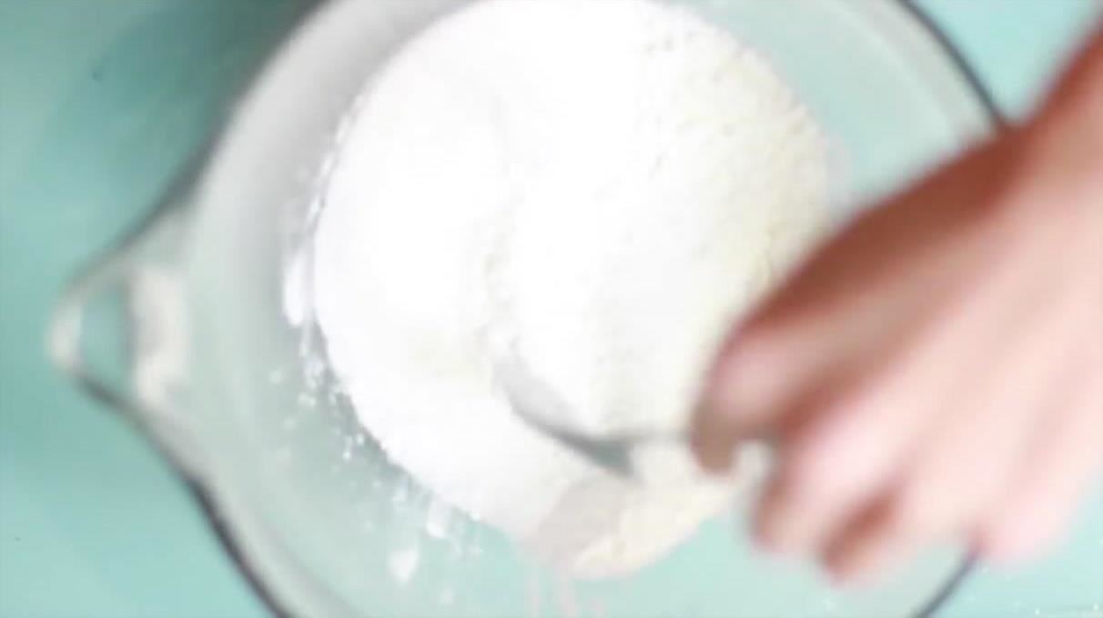 How to Make Your Own LUSH Bath Bombs at Home