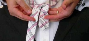 Tie a necktie in a Full Windsor knot
