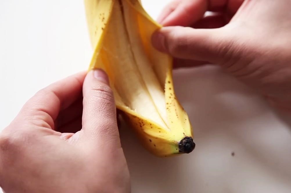 How to Make Microwavable Banana Boats in Their Peels