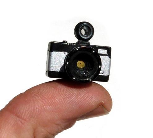 World's Tiniest Camera Smaller Than a Fingertip