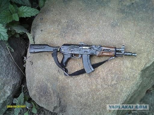 Russian Hobbyist Creates Collection of Mini-Weaponry