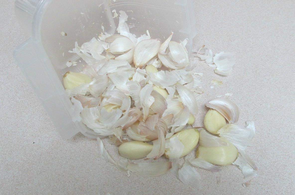 How to Peel an Entire Bulb of Garlic Without Actually Peeling