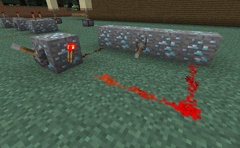 Switch Between Multiple Outputs with a One-Button Redstone Relay in Minecraft