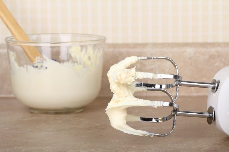 How to Make Homemade Vanilla Frosting from Scratch