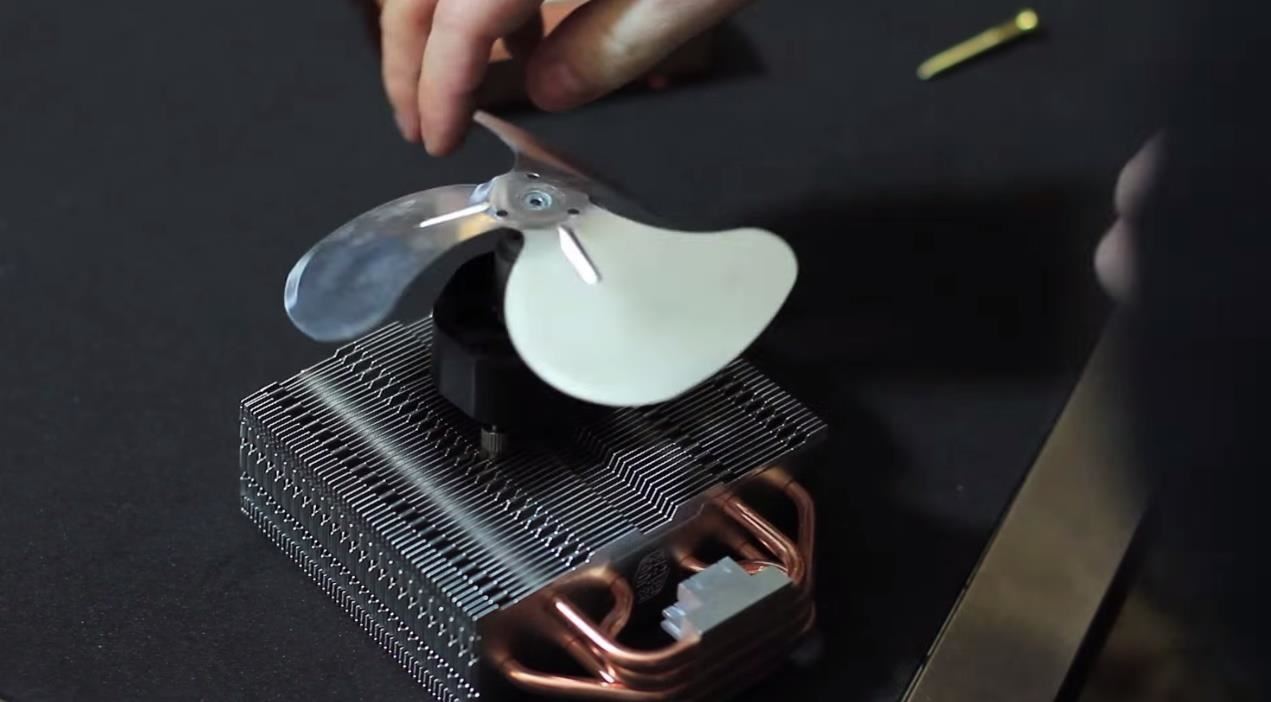 DIY Candle-Powered Fan Keeps You Cool at Home Using Fire
