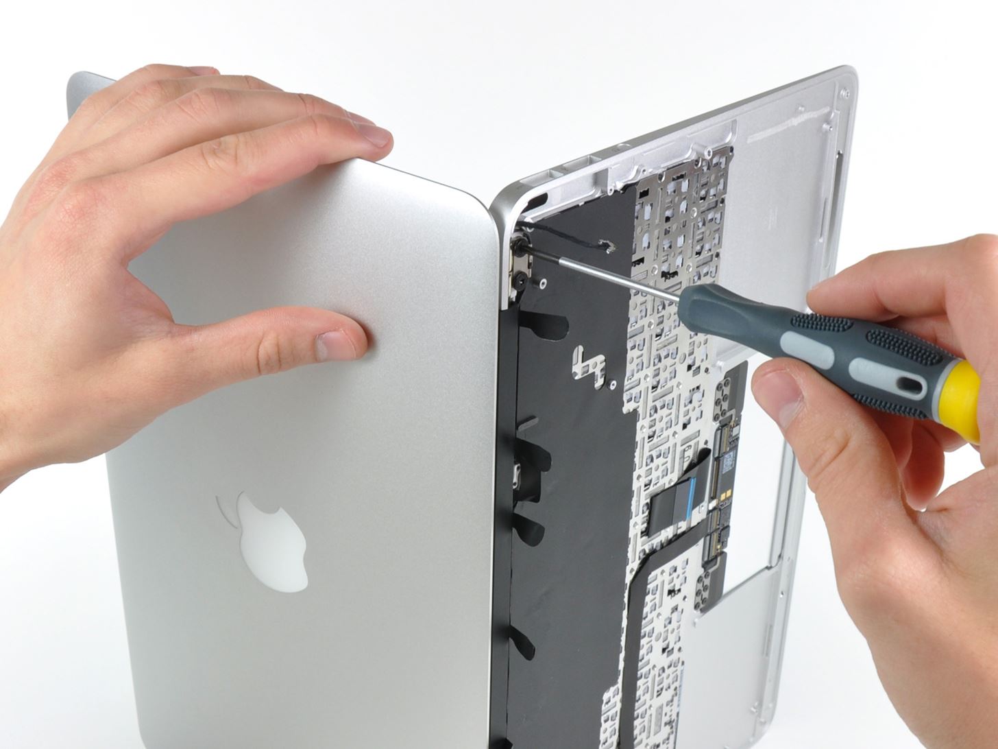 How to Tear Down the New MacBook Air from Apple