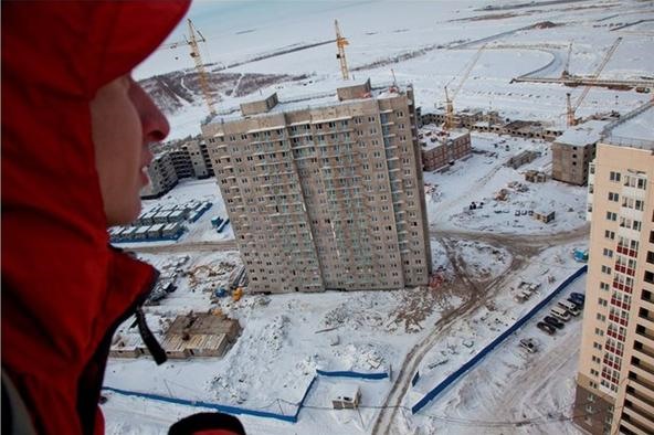 B.A.S.E. Jumping Off Buildings in Russia—Slavs Got the Crazy Adrenaline Bug