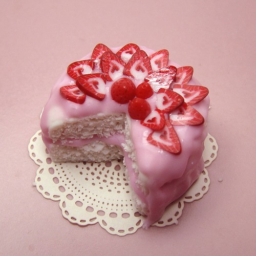 Dollhouse Baker Obsessively Crafts Tiniest Cakes In The World