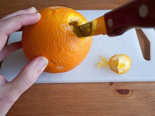 The Squeaky Clean Trick to Eating an Orange Without Getting Your Fingers All Sticky