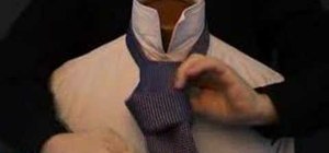 Tie a tie with the 'Victoria' knot