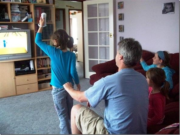 More Girls Need To Start Playing Video Games With Parents, Study Shows