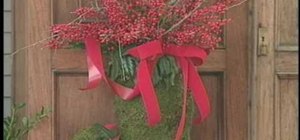 Make an outdoor Christmas stocking door hanging
