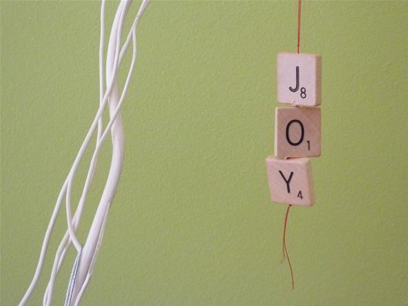 SCRABBLE the Christmas Tree: Joyful DIY Scrabble Tile Ornaments