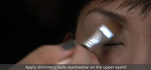 Emphasize your lower lashes with false eyelashes