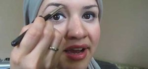 Get rid of dark under eye circles using makeup